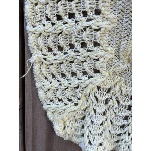 Yellow Vtg woven baby blanket with pink rose buds